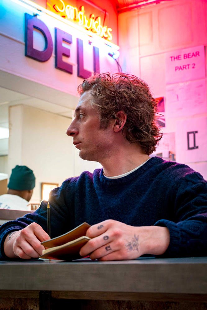 Jeremy Allen White dans la saison 3 de la série The Bear (2024). © Disney+.