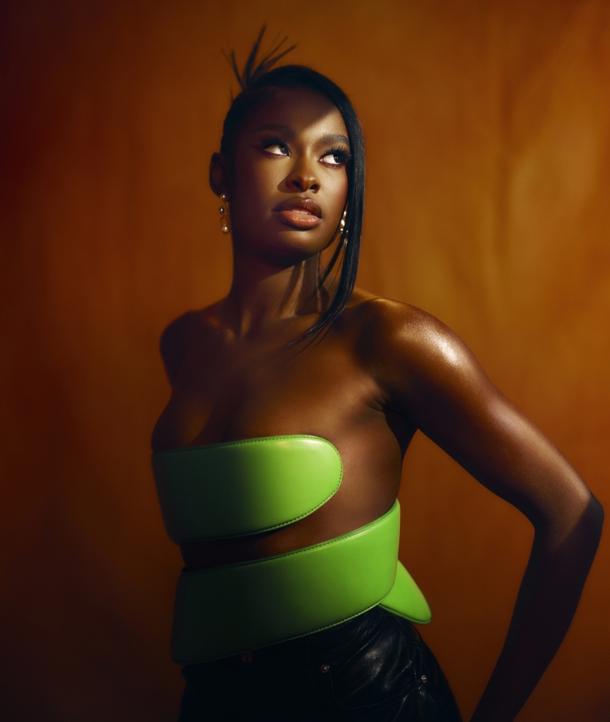 La chanteuse Coco Jones dévoile son premier album Why Not More