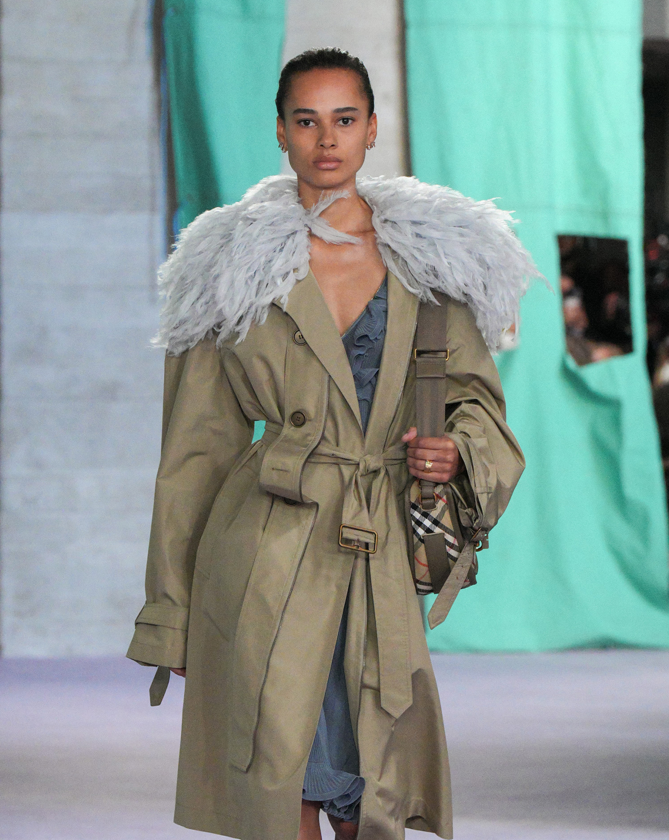 Le défilé Burberry printemps-été 2025. © Burberry.