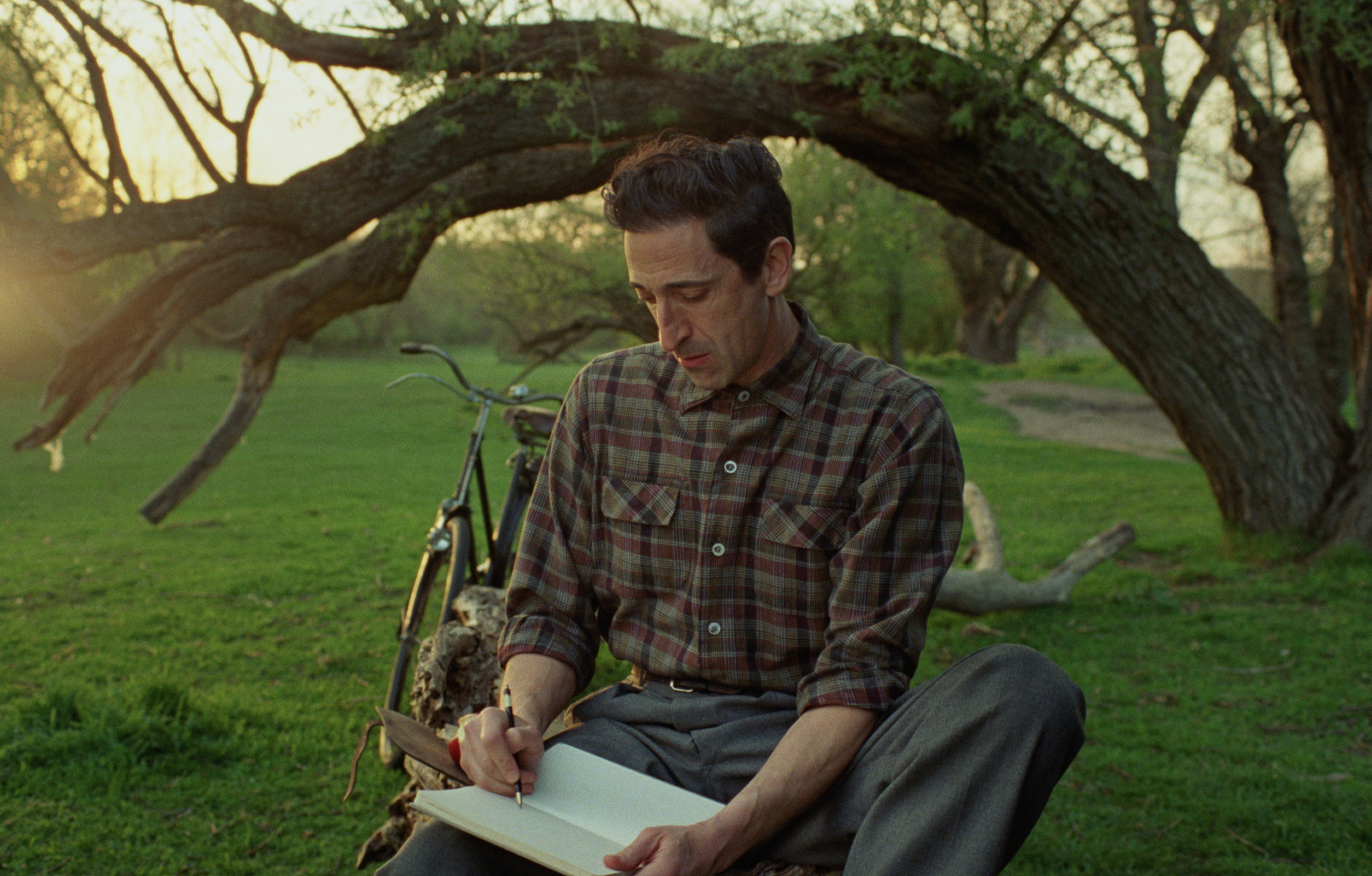 Adrian Brody dans le film The Brutalist (2025) de Brady Corbet. © Universal Pictures. intelligence artificielle cinema