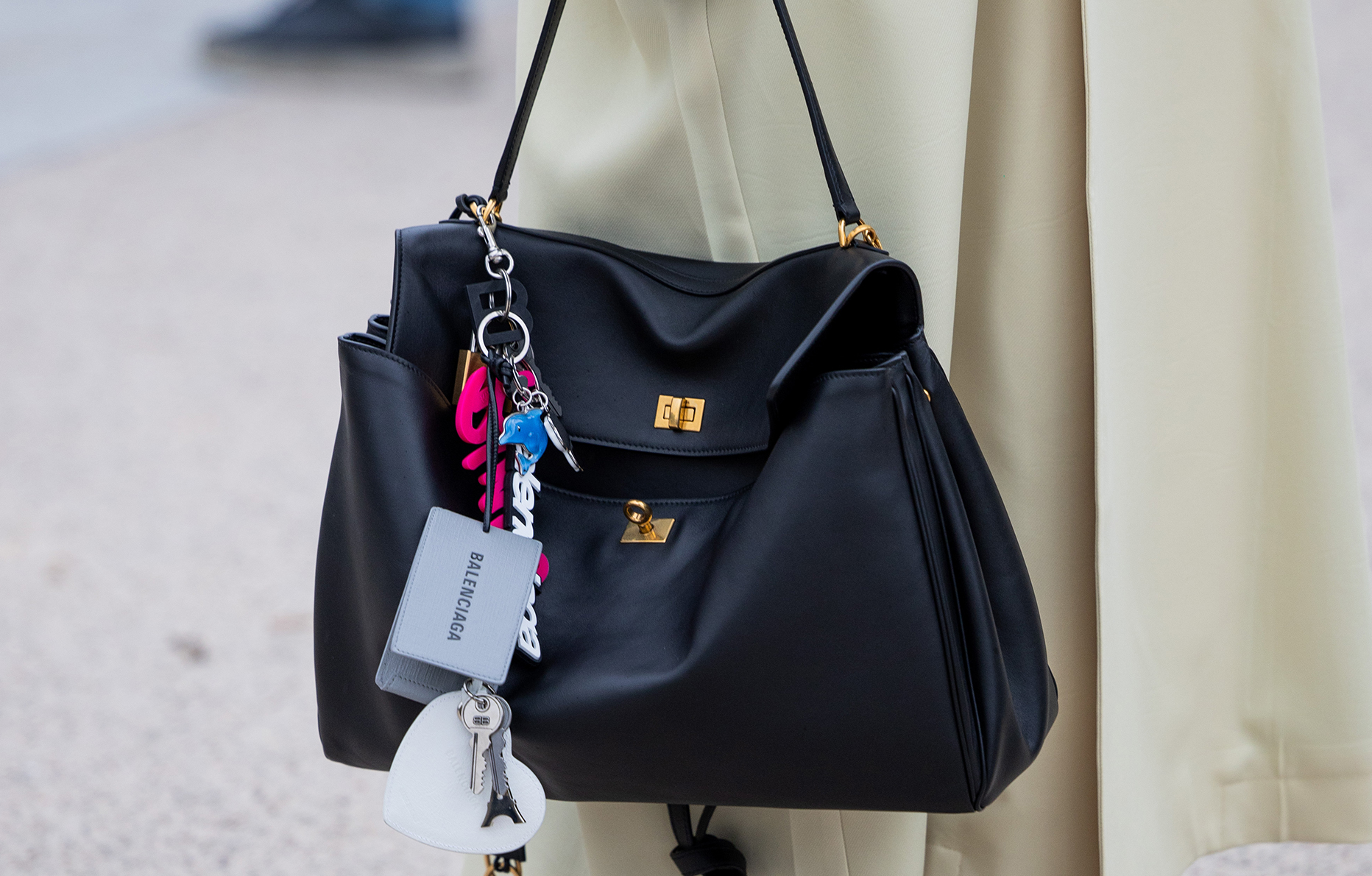 cover bag charms tendance Balenciaga