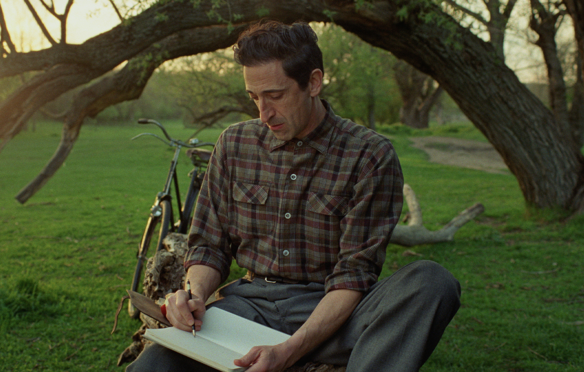 Adrien Brody dans le film The Brutalist de Brady Corbet. © Universal Pictures. Courtesy of A24.