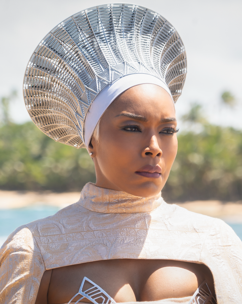 Angela Bassett dans le film Black Panther : Wakanda Forever (2022) de Ryan Coogler © Disney.