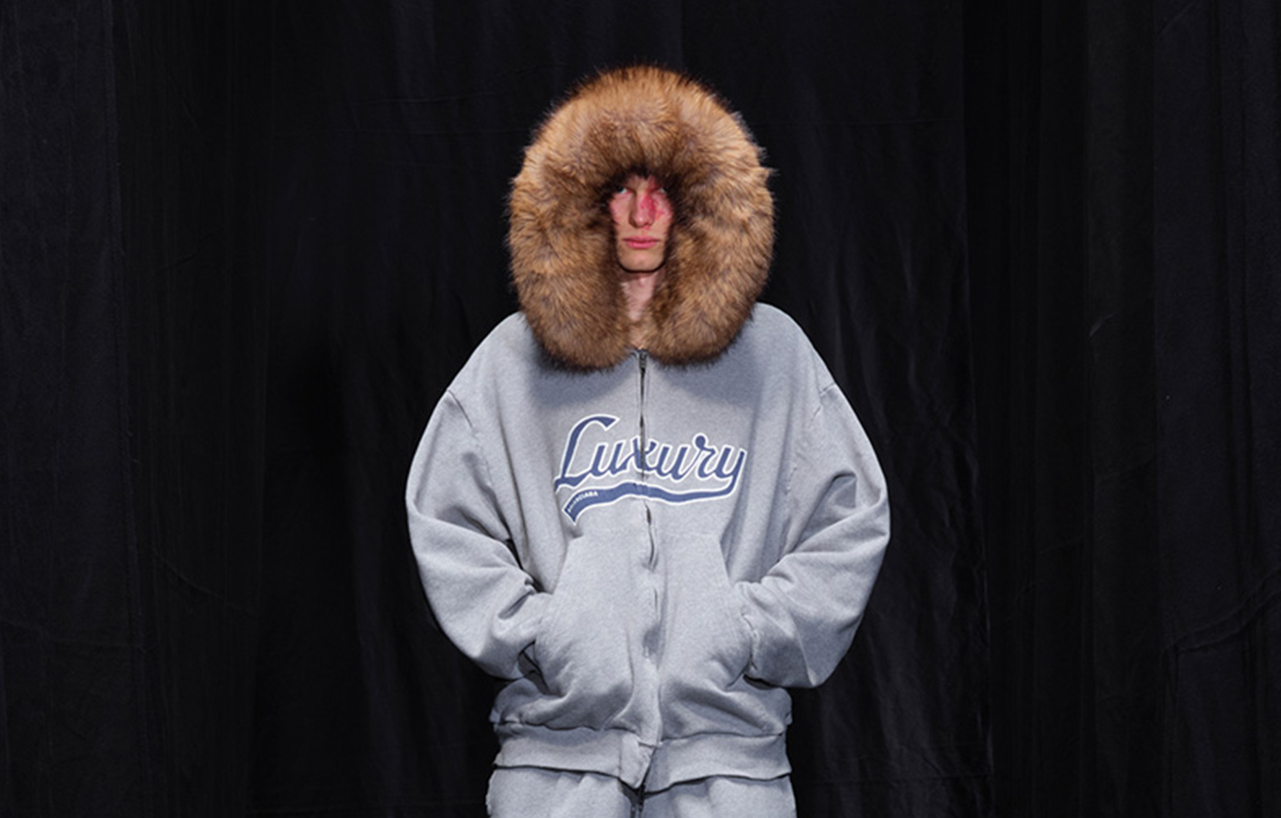 Hoodie luxury défilé Balenciaga automne-hiver 2025-2026
