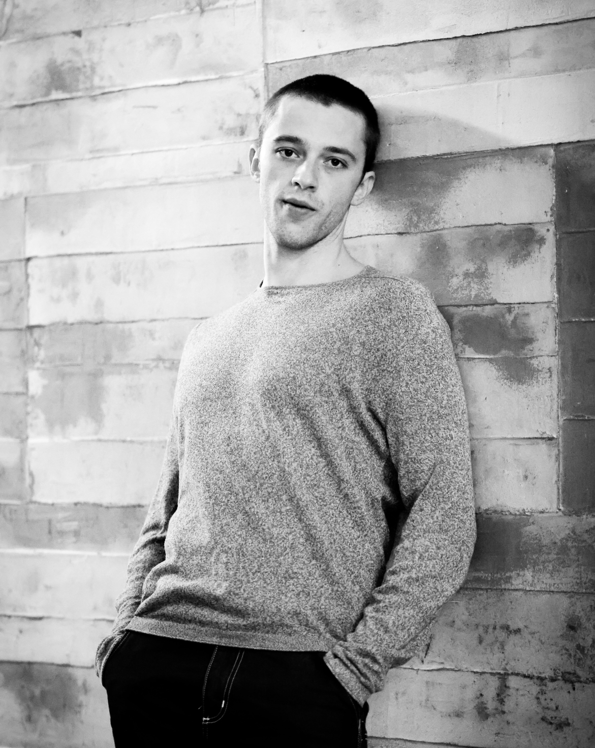 L’acteur français Benjamin Voisin prend la pause sur le photocall du film Illusions Perdues au Cinéma Quattro Fontane de Rome, le 21 décembre 2021 © Franco Origlia/Getty Images.