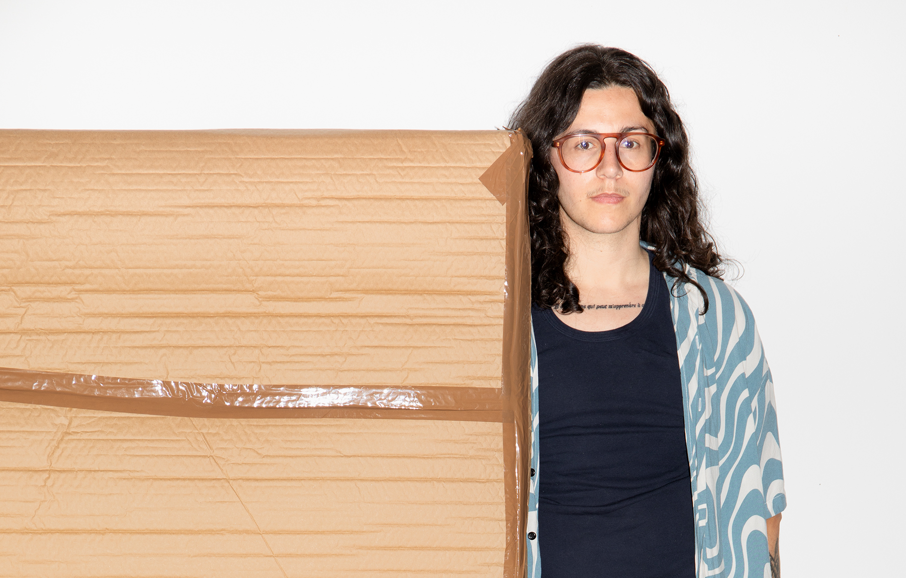 Nanténé Traoré par Jonathan Llense dans l'exposition 1000 milliards d'images du Prix Reiffers Art Initiatives à Paris.