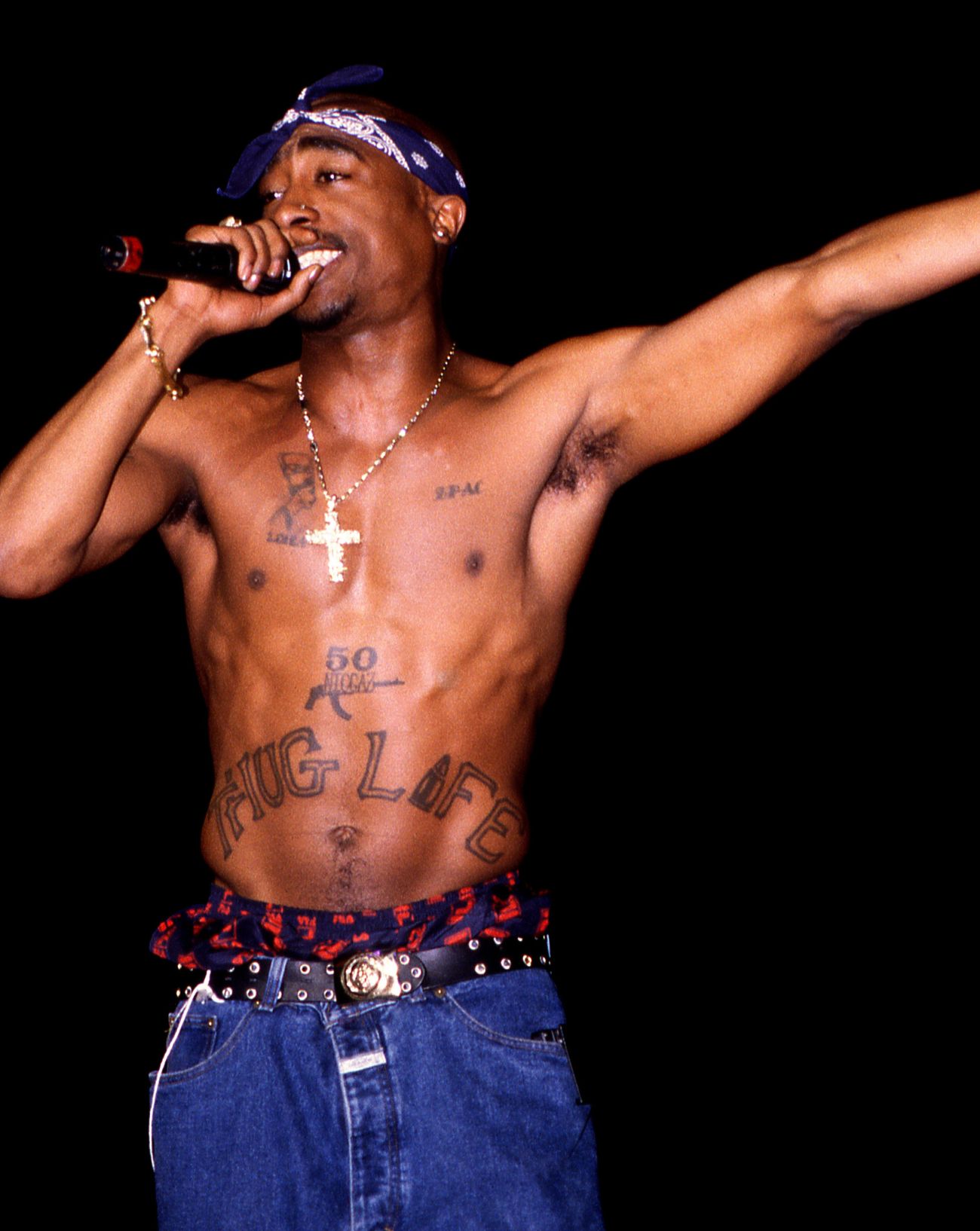 Le rappeur Tupac Shakur se produit au Regal Theater à Chicago, dans l'Illinois, en mars 1994.